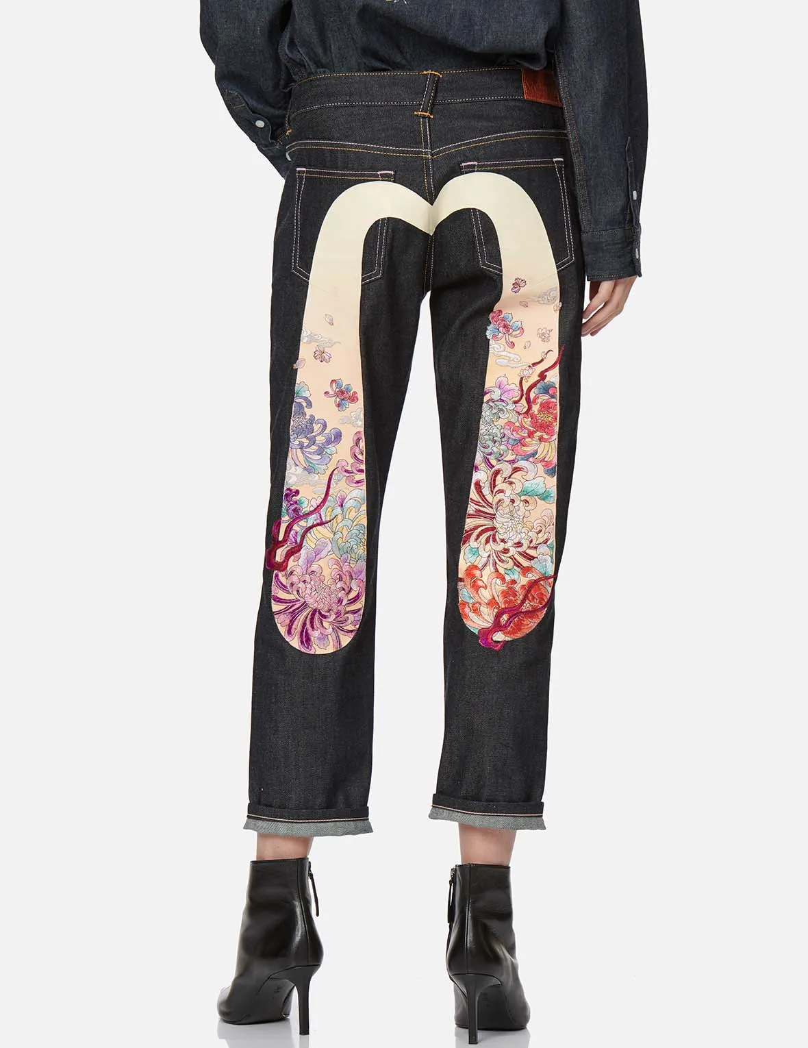 Gradated Floral Motif Embroidered Daicock Boyfriend Jeans