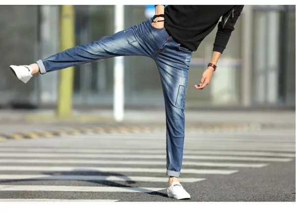 Men's slim jeans with patch and trendy stitching