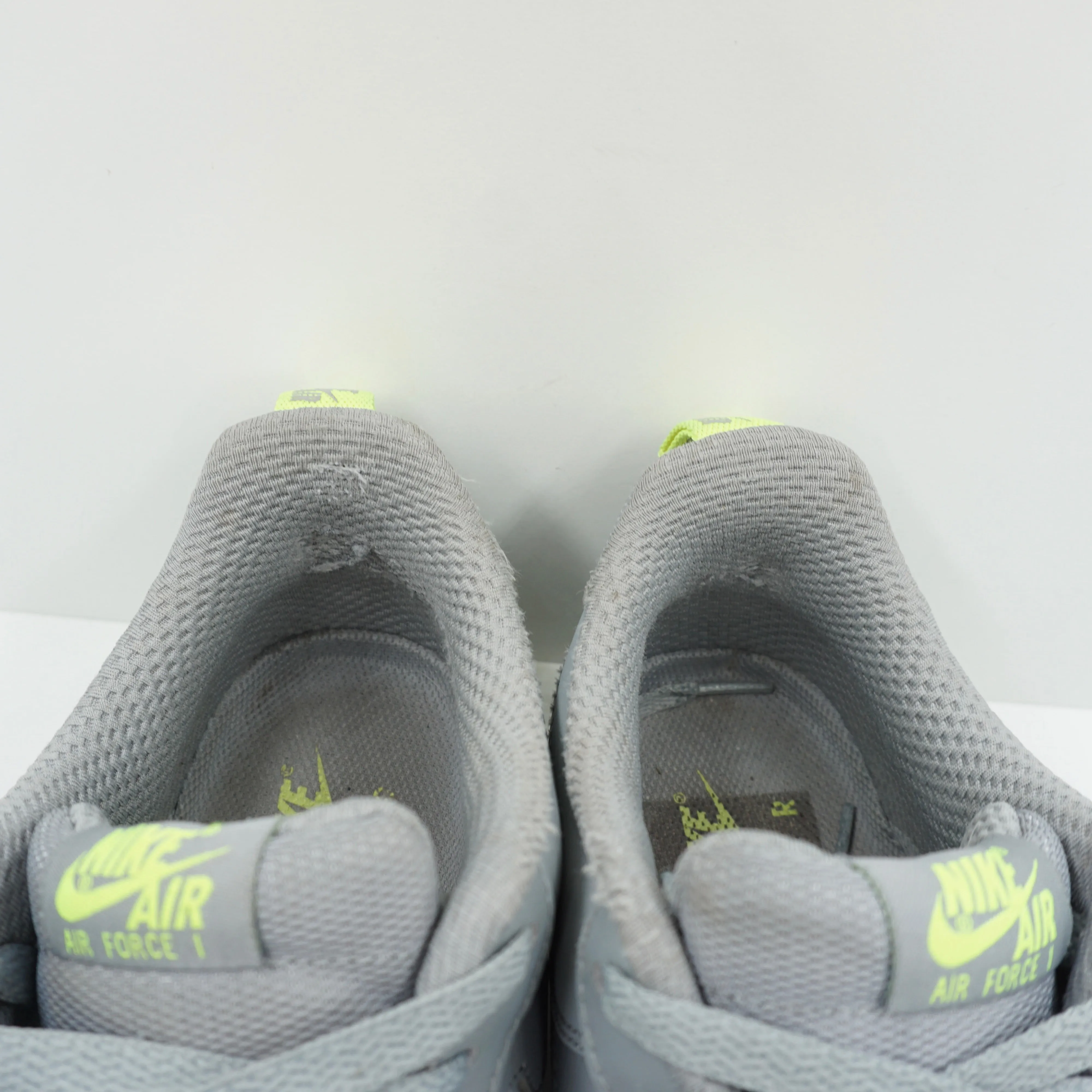 Nike Air Force 1 Low Cut Out Swoosh Particle Grey Volt