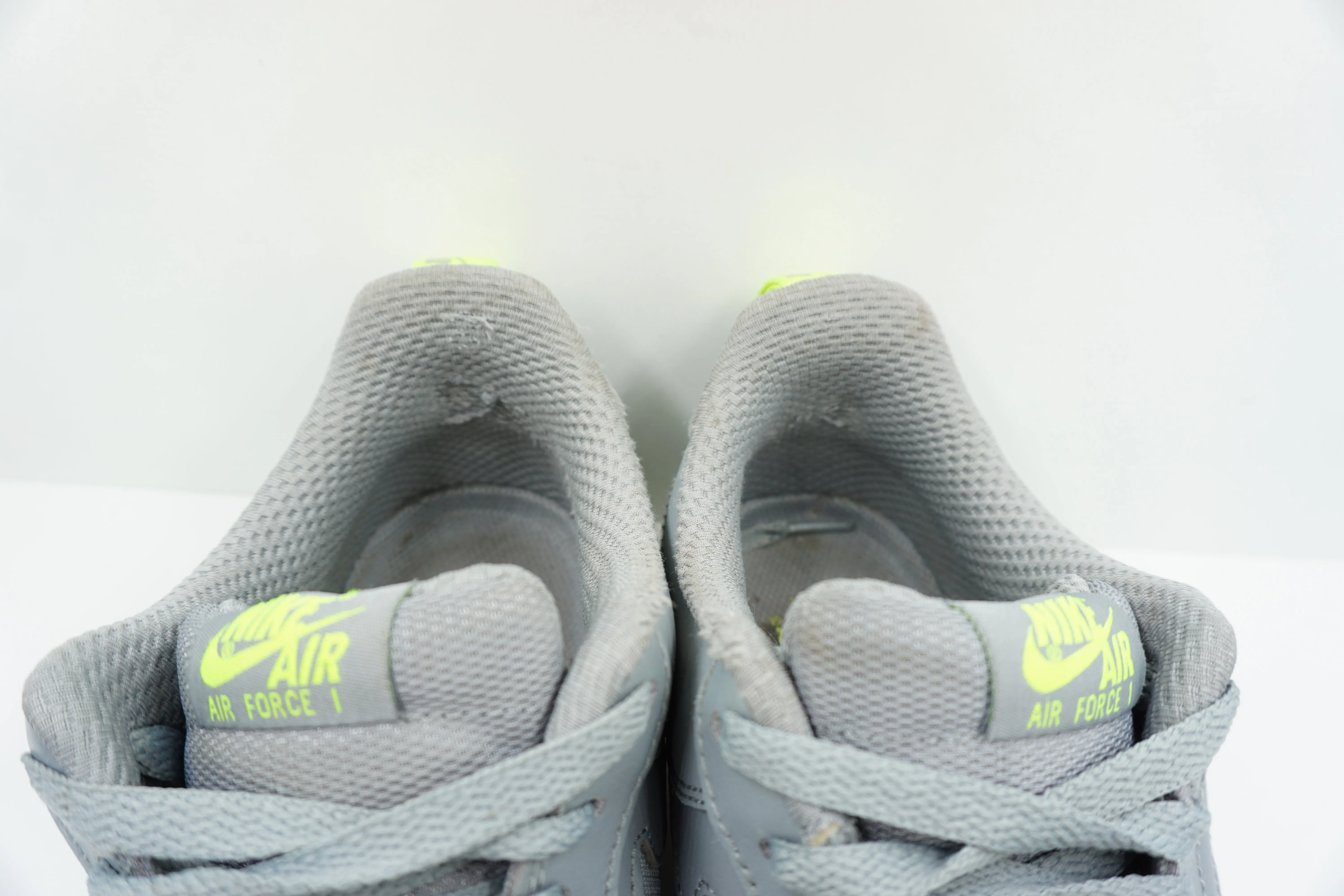 Nike Air Force 1 Low Cut Out Swoosh Particle Grey Volt