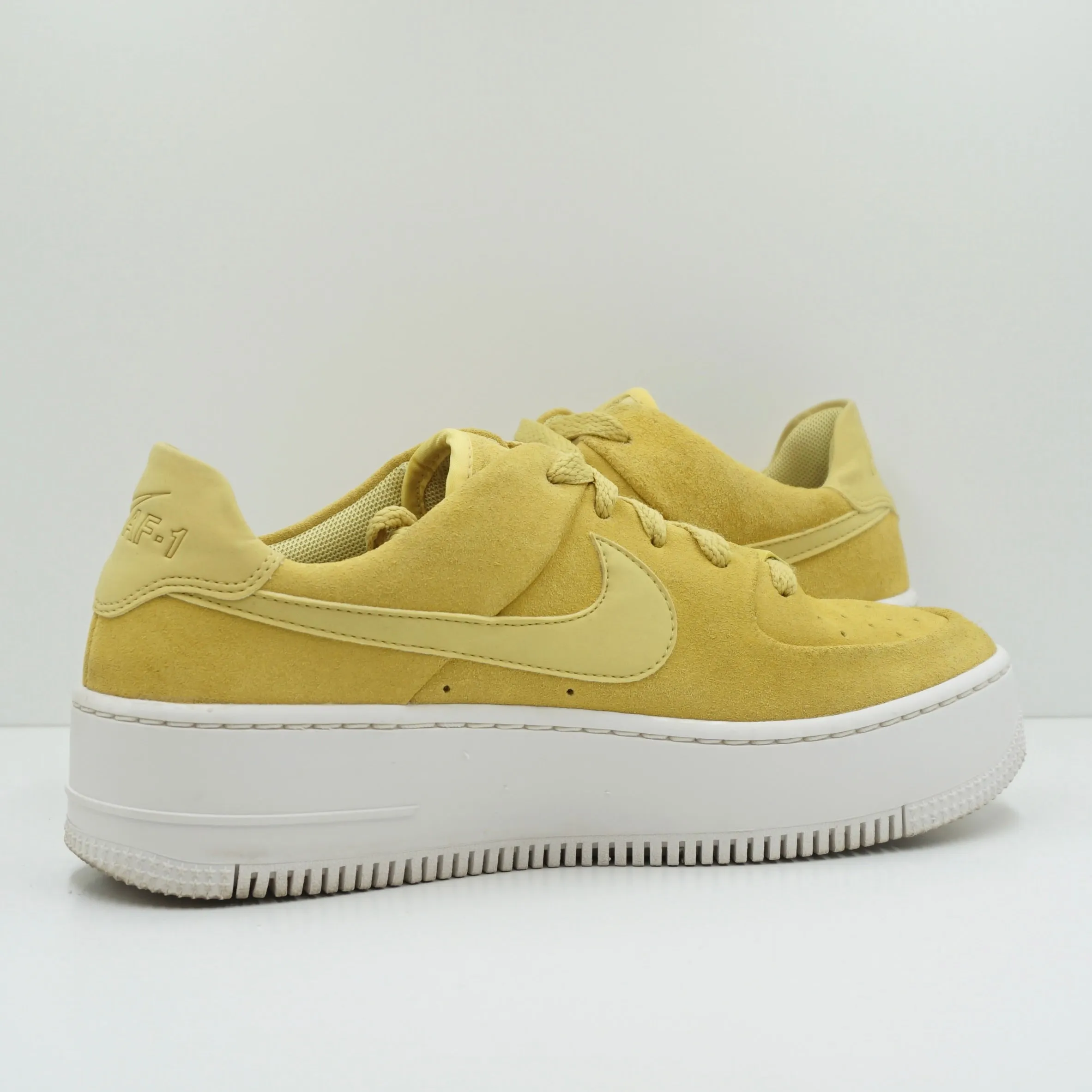 Nike Air Force 1 Sage Low Celery (W)