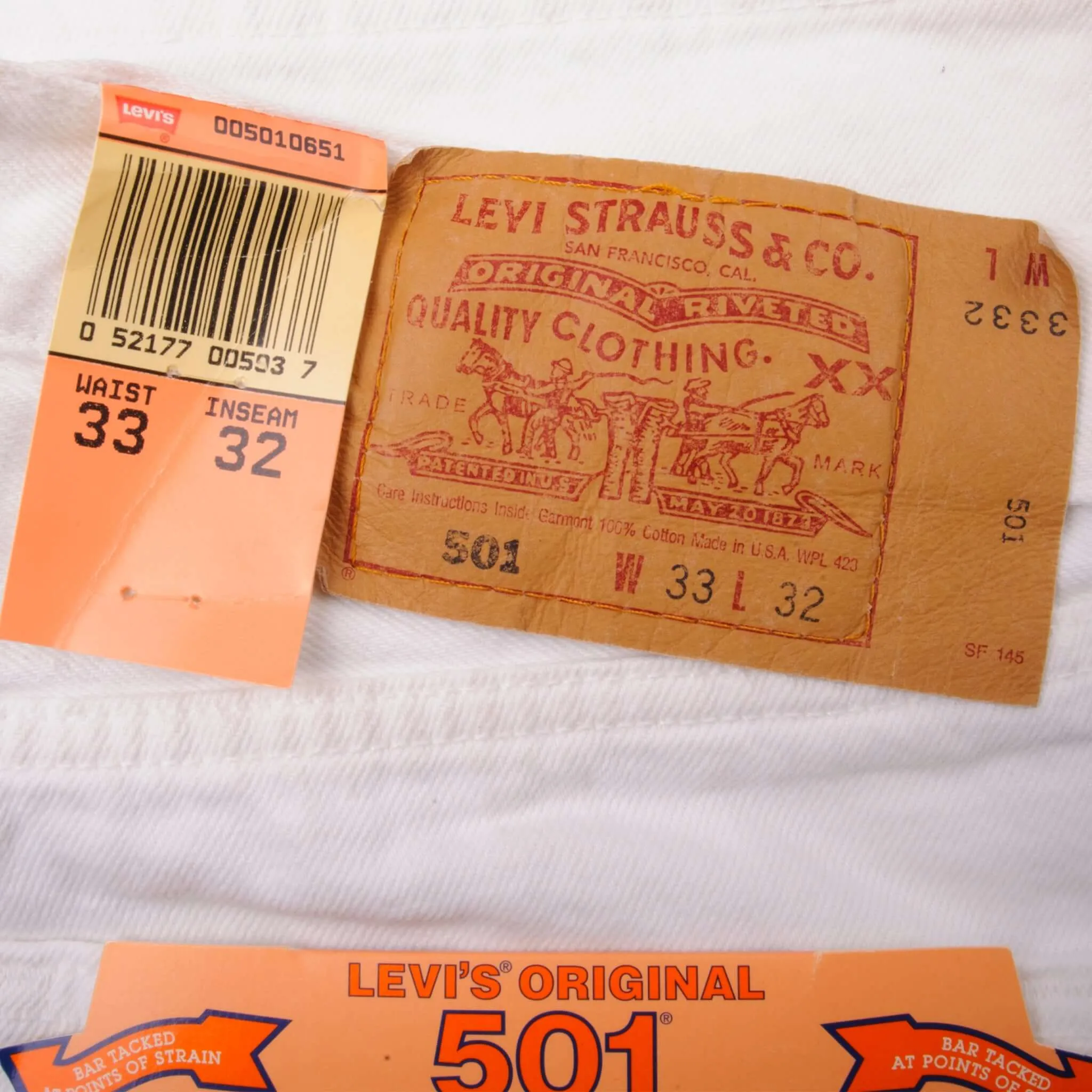 VINTAGE LEVIS 501 WHITE PRESHRUNK JEANS 1993 SIZE 33X32 W33 L32 MADE IN USA DEADSTOCK